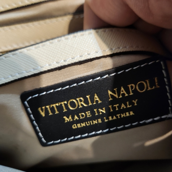 Vittoria Napoli Leather Crossbody Purse - Picture 4 of 8
